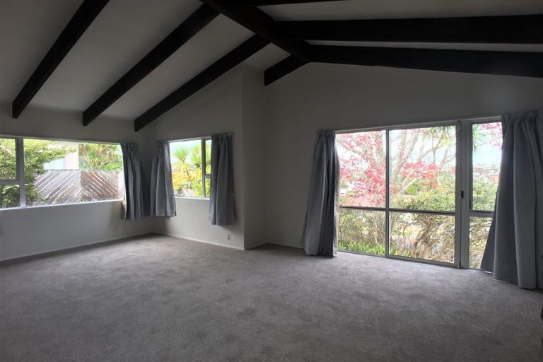 Photo of property in 23 Valley View Road, Glenfield, Auckland, 0629