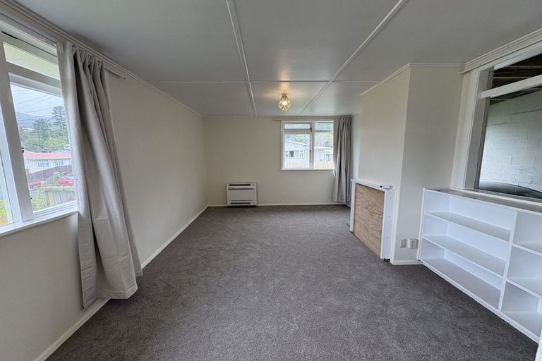 Photo of property in 24-26 Hanson Grove, Stokes Valley, Lower Hutt, 5019