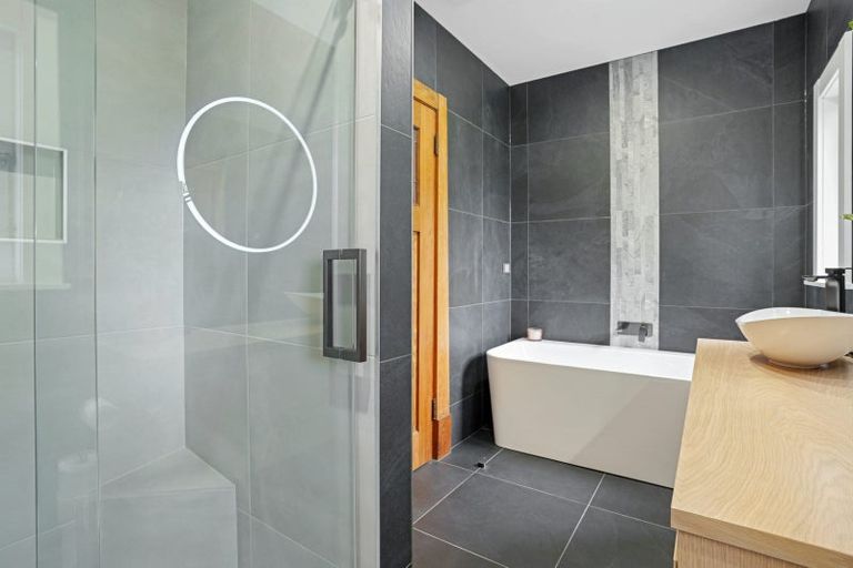 Photo of property in 222 Edgeware Road, Edgeware, Christchurch, 8013