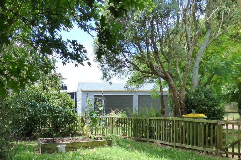 Photo of property in 110 Hall Road, Waiuku, 2681