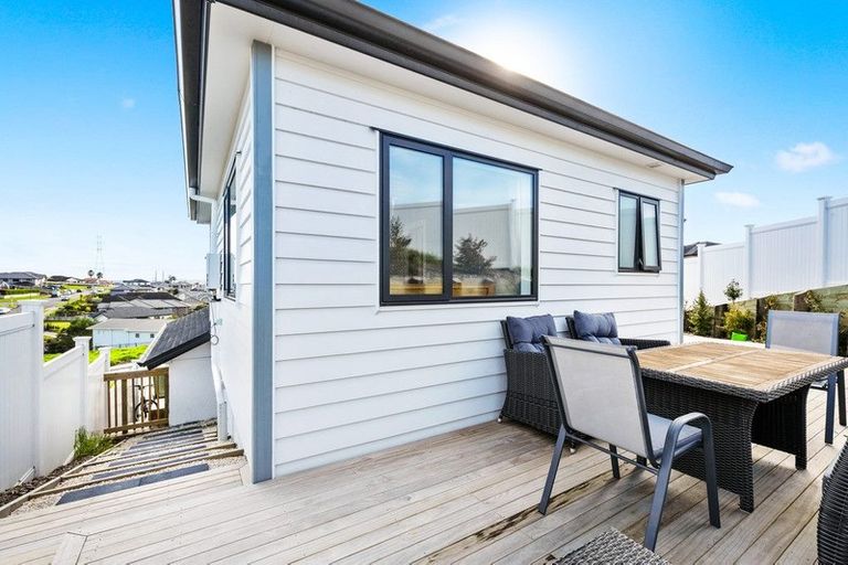 Photo of property in 6 Keiha Crescent, Massey, Auckland, 0614