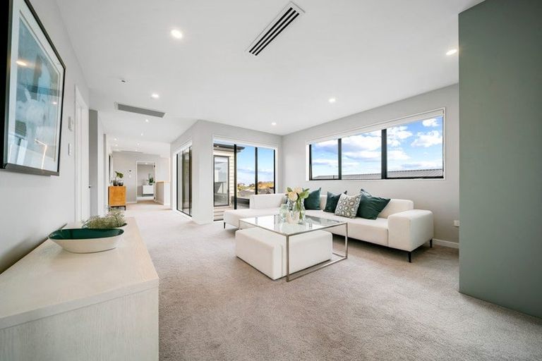 Photo of property in 2 Hanikura Street, Long Bay, Auckland, 0630