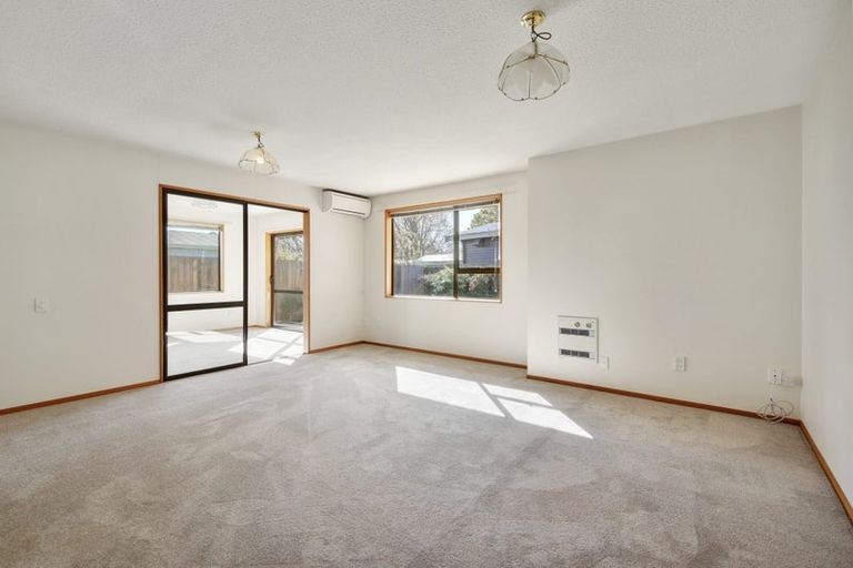 Photo of property in 2/24 Woodbury Street, Avonhead, Christchurch, 8042