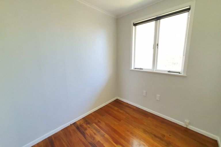 Photo of property in 6 Ozich Avenue, Te Atatu South, Auckland, 0610