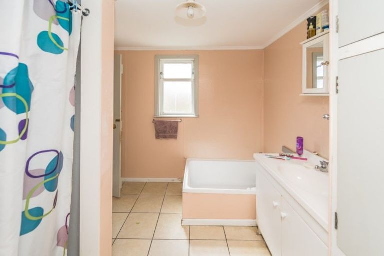 Photo of property in 17 Manuka Street, Castlecliff, Whanganui, 4501