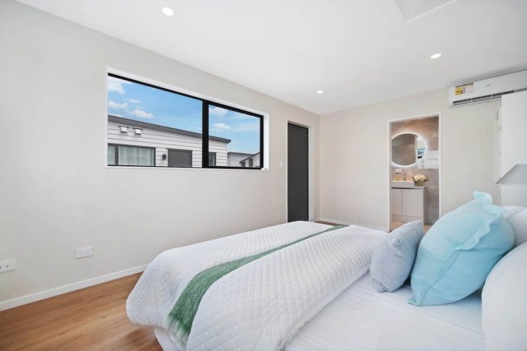 Photo of property in 15 Riverview Road, New Lynn, Auckland, 0600