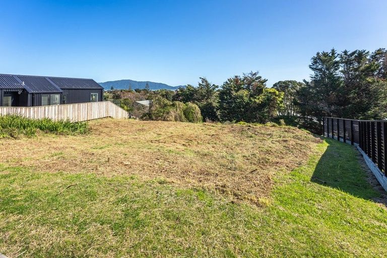 Photo of property in 13 Kawau Grove, Waikanae Beach, Waikanae, 5036