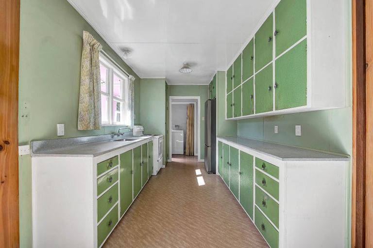 Photo of property in 71 Awanui Street, Merrilands, New Plymouth, 4312