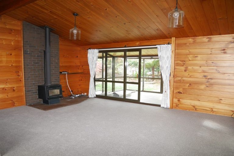 Photo of property in 1a Karaka Grove, Waikanae, 5036