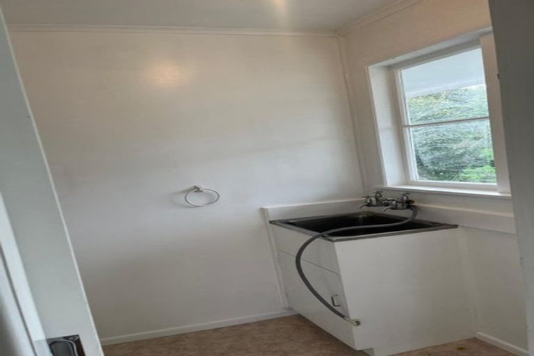 Photo of property in 15 Ellesmere Crescent, Pakuranga Heights, Auckland, 2010