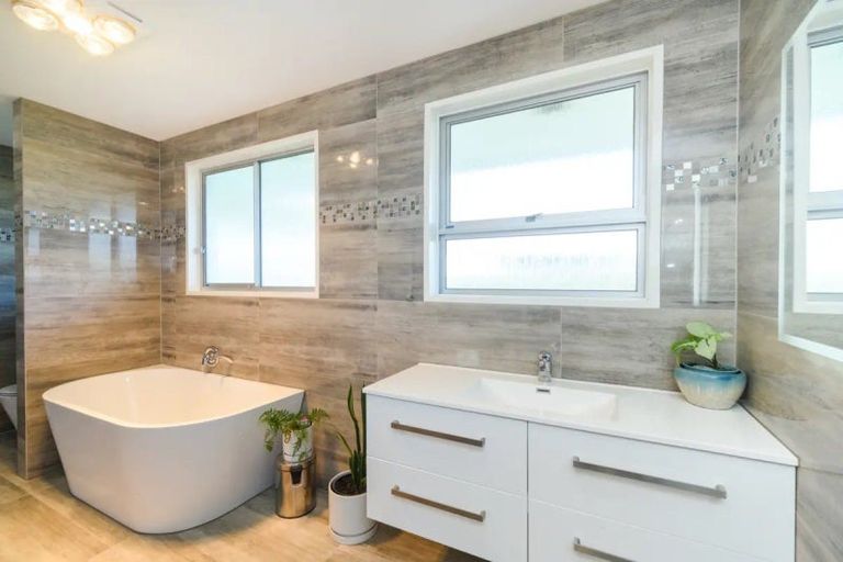 Photo of property in 17 Anaru Place, Awapuni, Palmerston North, 4412