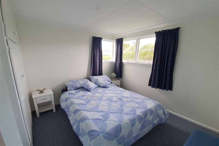 Photo of property in 37 Timaru Road, Waimate, 7924
