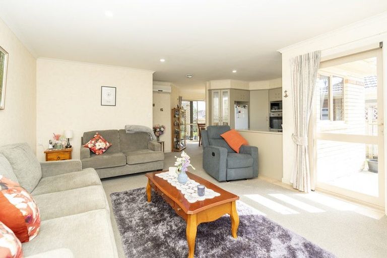 Photo of property in 69 Sovereign Isle Lane, Rototuna, Hamilton, 3210