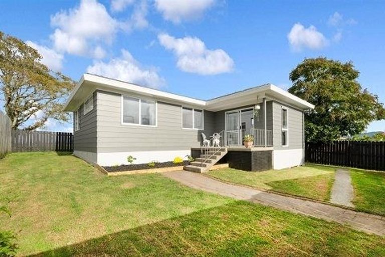 Photo of property in 2/77 Luanda Drive, Ranui, Auckland, 0612