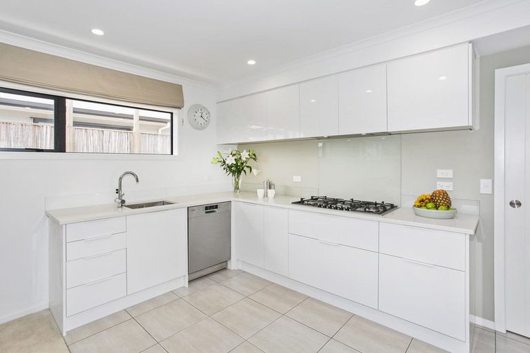 Photo of property in 6 Rees Way, Tuakau, 2121