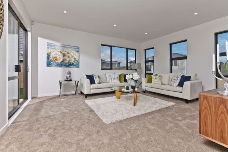 Photo of property in 18 Spyglass Street, Red Beach, 0932