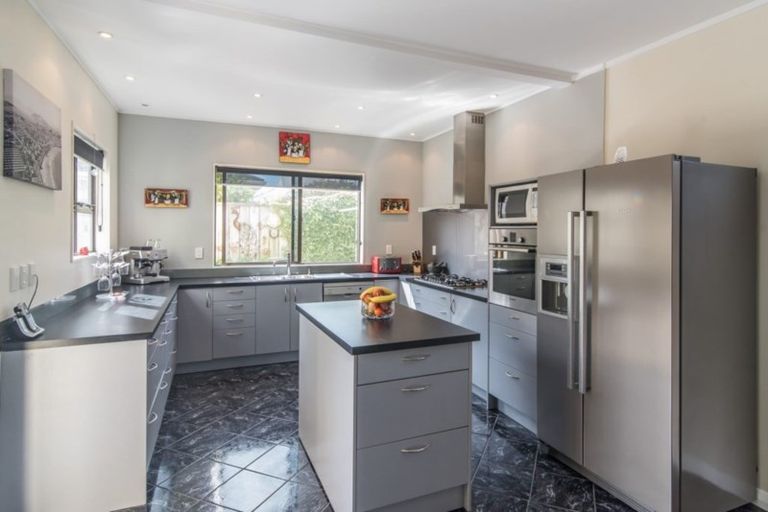 Photo of property in 6 Rua Street, Lyall Bay, Wellington, 6022