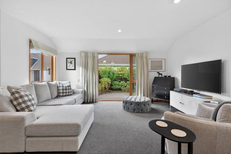 Photo of property in 2/130 Muritai Road, Eastbourne, Lower Hutt, 5013