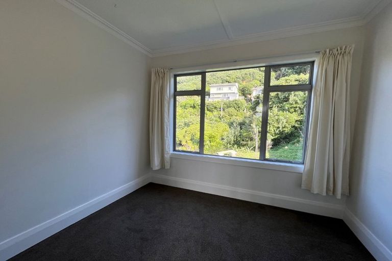 Photo of property in 24 Hungerford Road, Lyall Bay, Wellington, 6022