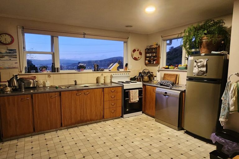 Photo of property in 1 Holmes Grove, Naenae, Lower Hutt, 5011