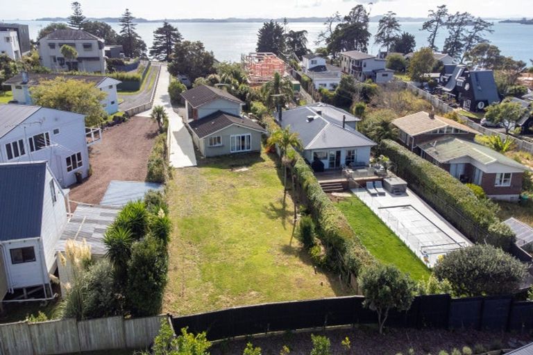 Photo of property in 75 Marine Parade, Mellons Bay, Auckland, 2014
