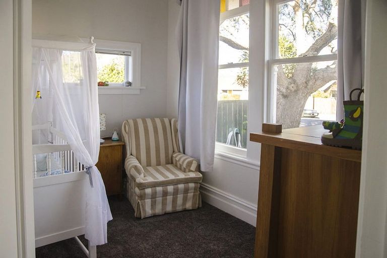 Photo of property in 17 Nikau Grove, Woburn, Lower Hutt, 5010