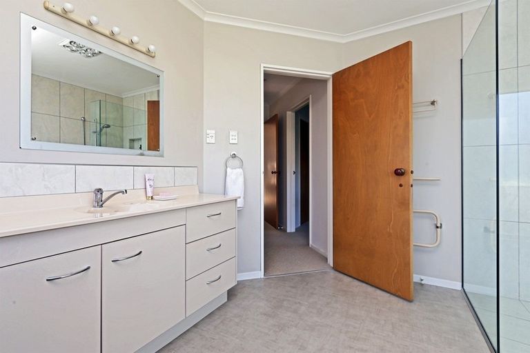 Photo of property in 10 Brompton Drive, Taradale, Napier, 4112