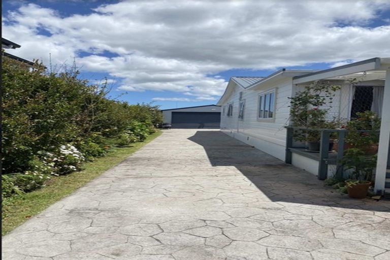 Photo of property in 6 Stafson Lane, Te Atatu Peninsula, Auckland, 0610
