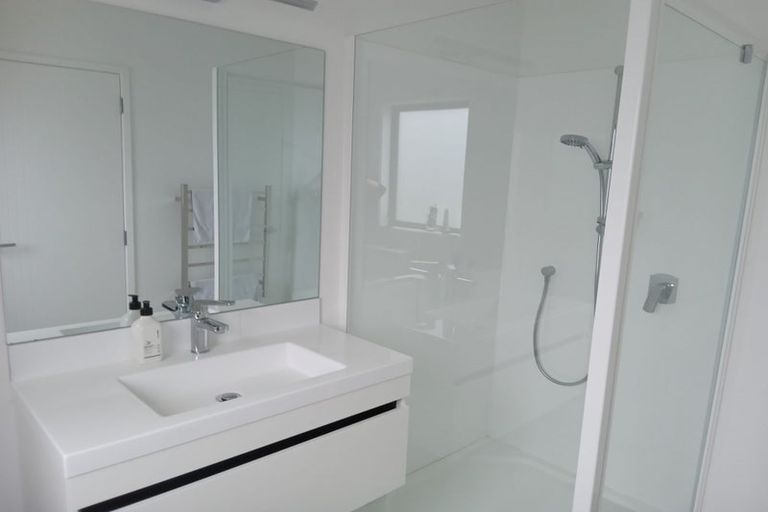 Photo of property in 216a Lake Road, Northcote, Auckland, 0627