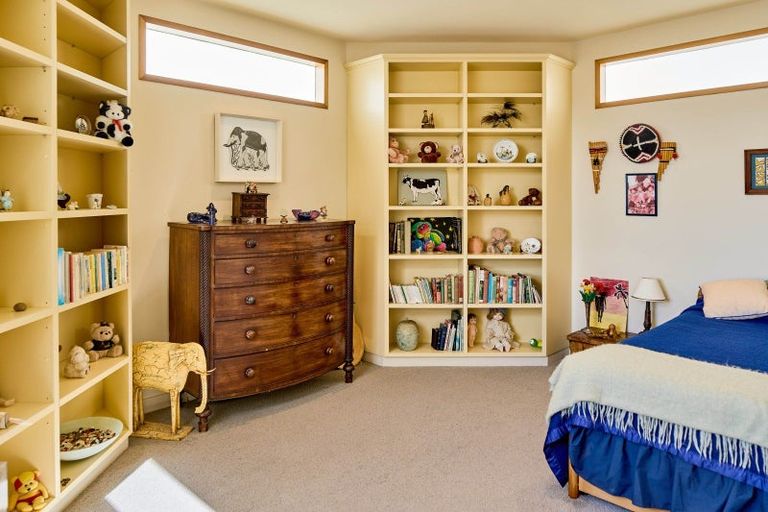 Photo of property in 76 The Crescent, Roseneath, Wellington, 6011