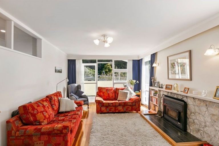 Photo of property in 5 Silverbirch Grove, Churton Park, Wellington, 6037