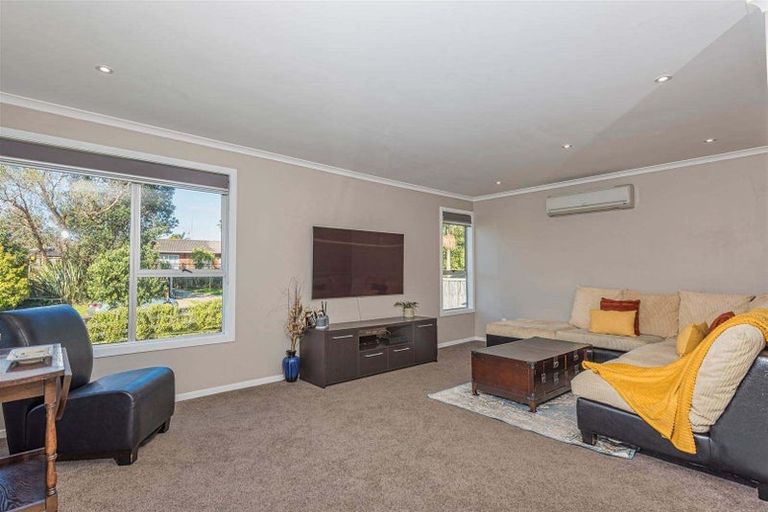 Photo of property in 4 Pipitea Place, Massey, Auckland, 0614