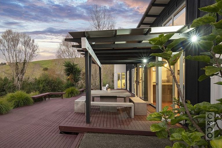 Photo of property in 8 Pineview Lane, Helensville, 0875