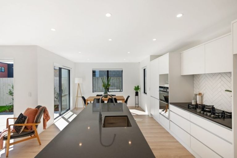 Photo of property in 19 Waituarua Drive, Takanini, 2112