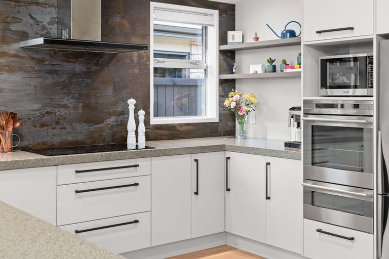 Photo of property in 140 Saint James Drive, Huntington, Hamilton, 3210