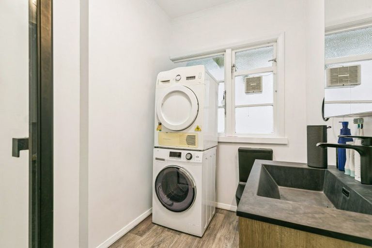 Photo of property in 79 Garden Road, Northland, Wellington, 6012