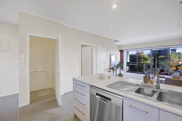 Photo of property in The Strand, 4/16 Ronald Street, Strandon, New Plymouth, 4312