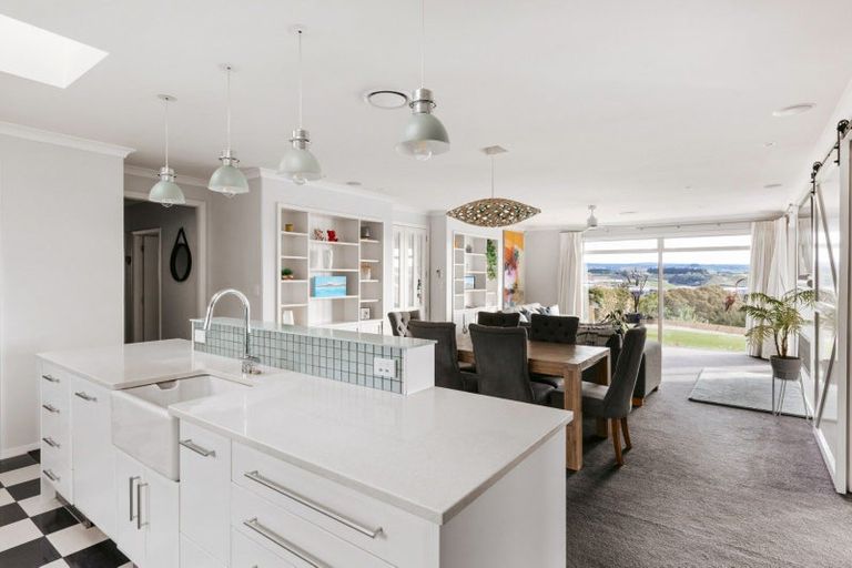 Photo of property in 40 Broadwater Close, Pyes Pa, Tauranga, 3112