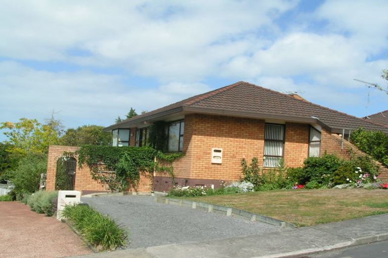 Photo of property in 3 La Roche Place, Northcote, Auckland, 0627