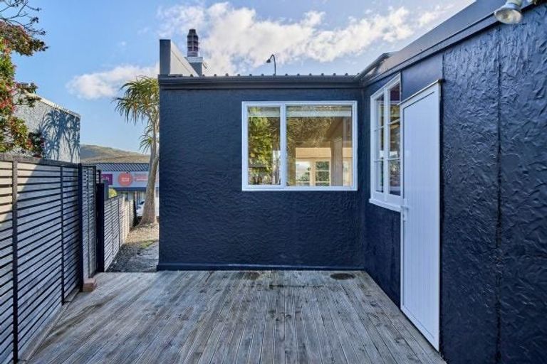 Photo of property in 128 Mana Esplanade, Paremata, Porirua, 5026