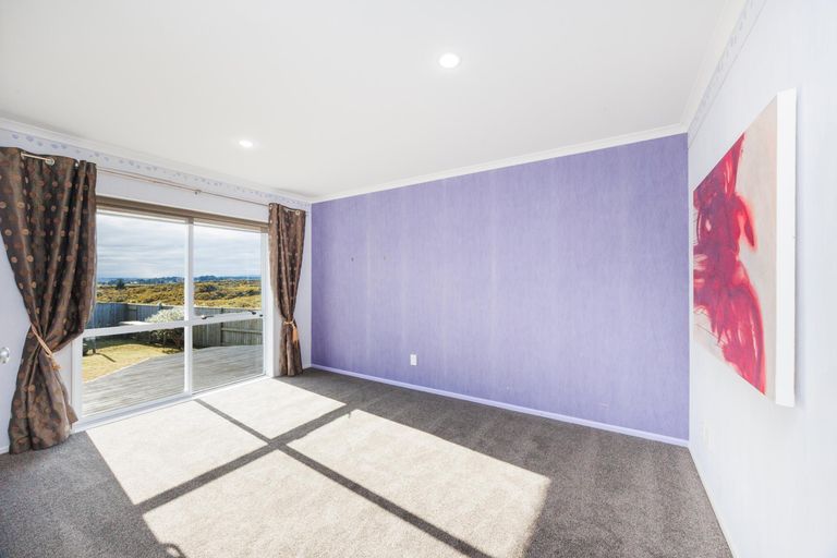 Photo of property in 20 Johnstone Drive, Fitzherbert, Palmerston North, 4410