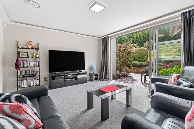 Photo of property in 70 Forest Heights, Wanaka, 9305