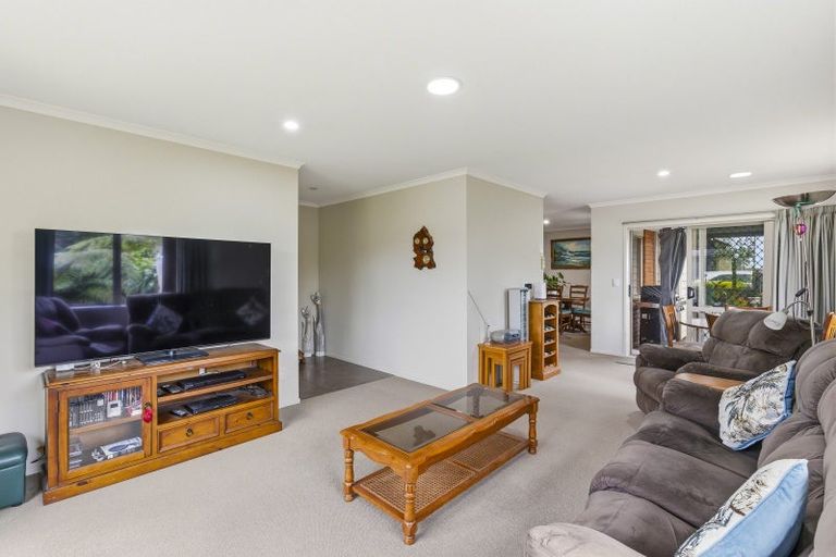 Photo of property in 63 Weraroa Road, Levin, 5510