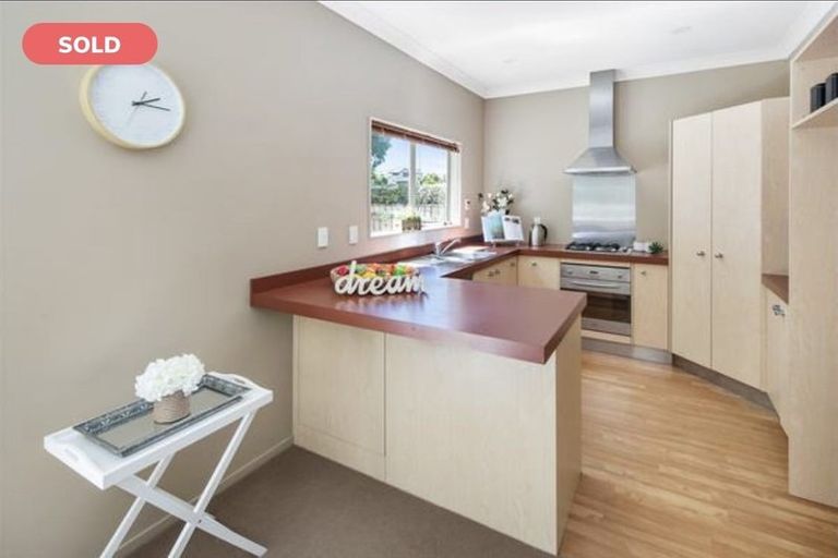 Photo of property in 6 Chippenham Grove, Churton Park, Wellington, 6037