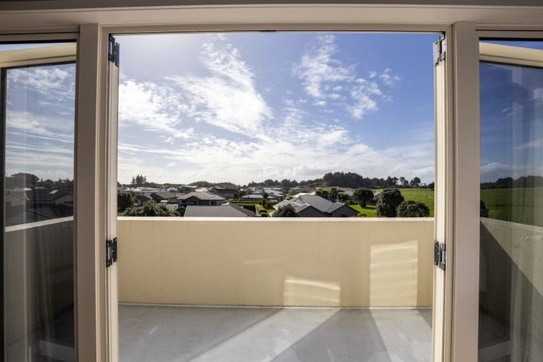 Photo of property in 10 Sampson Avenue, Waiwhakaiho, New Plymouth, 4312