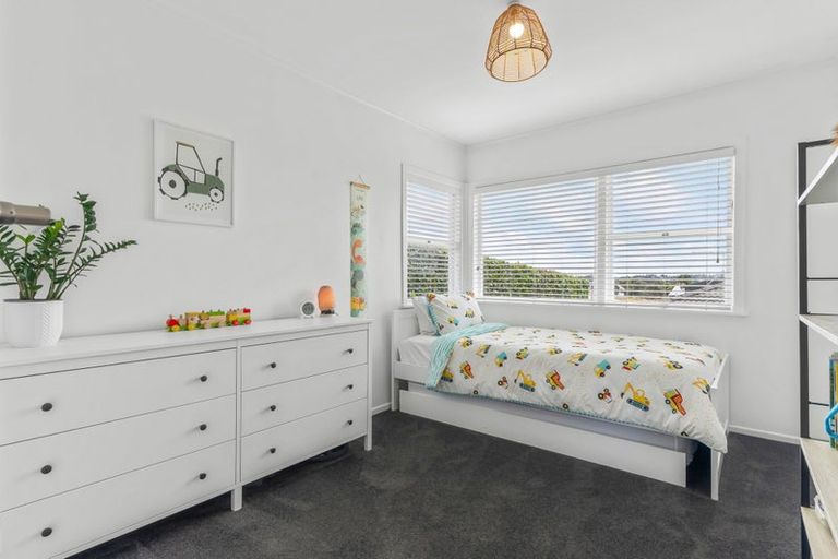 Photo of property in 15 Roberts Road, Glenfield, Auckland, 0629