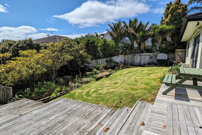 Photo of property in 180 Kittiwake Drive, Schnapper Rock, Auckland, 0632