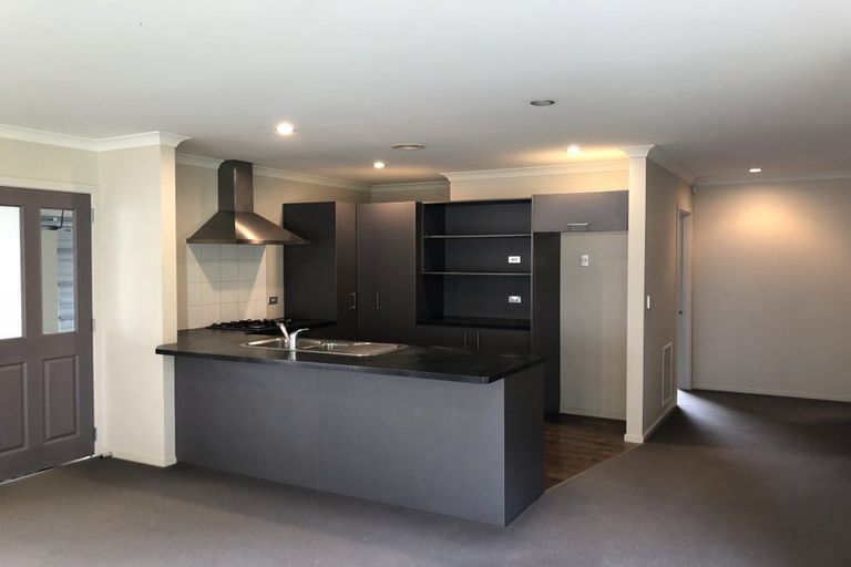 Photo of property in 5 Yarnbrook Grove, Churton Park, Wellington, 6037