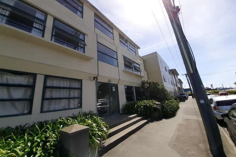Photo of property in Te Awhina Apartments, 19/22u Sussex Street, Mount Cook, Wellington, 6021