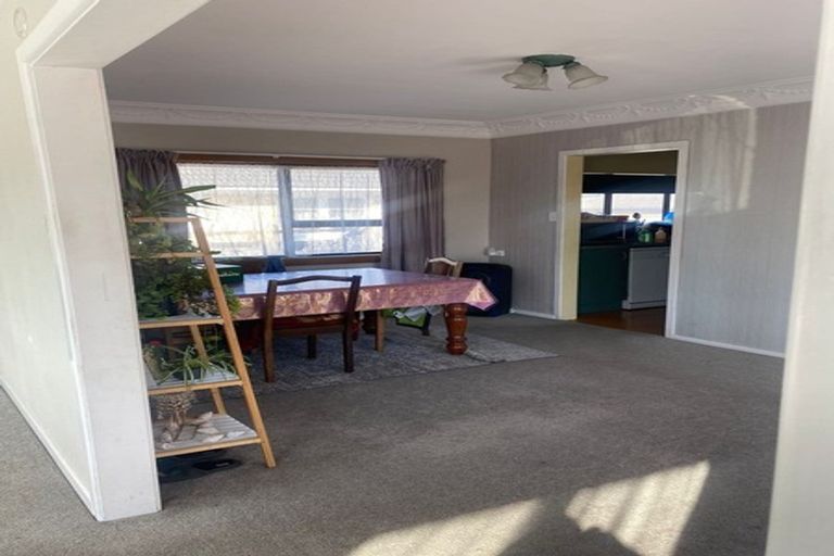 Photo of property in 28 Grove Road, Papakura, 2110